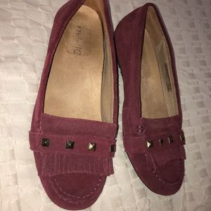 Vionic berry colored suede moccasin